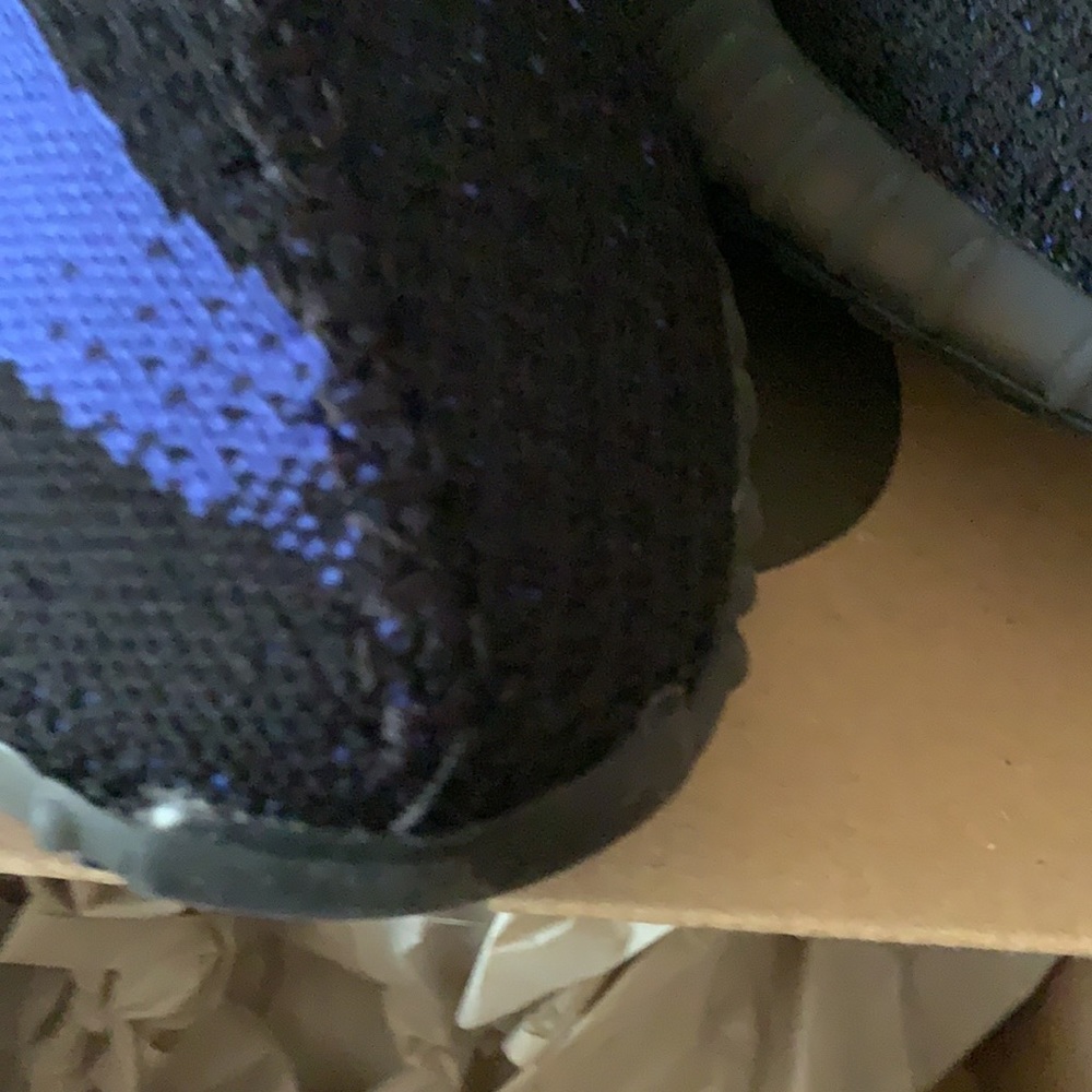 YEEZY 350 SIZE 8 BLUE /BLACK JUST DROP HOT PICK ONLY $$β€οΈππβ€οΈπππ₯°π€ - Picture 11 of 16